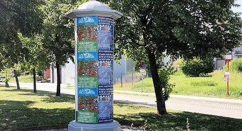 Výlepová plocha u autobusové zastávky Solníky, Roztoky